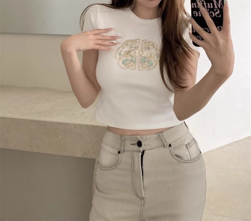 Zomer nieuw Chinees geborduurd mouw t-shirt voor vrouwen met een niche design gevoel, geknoopt wit kort topje_voghion.com