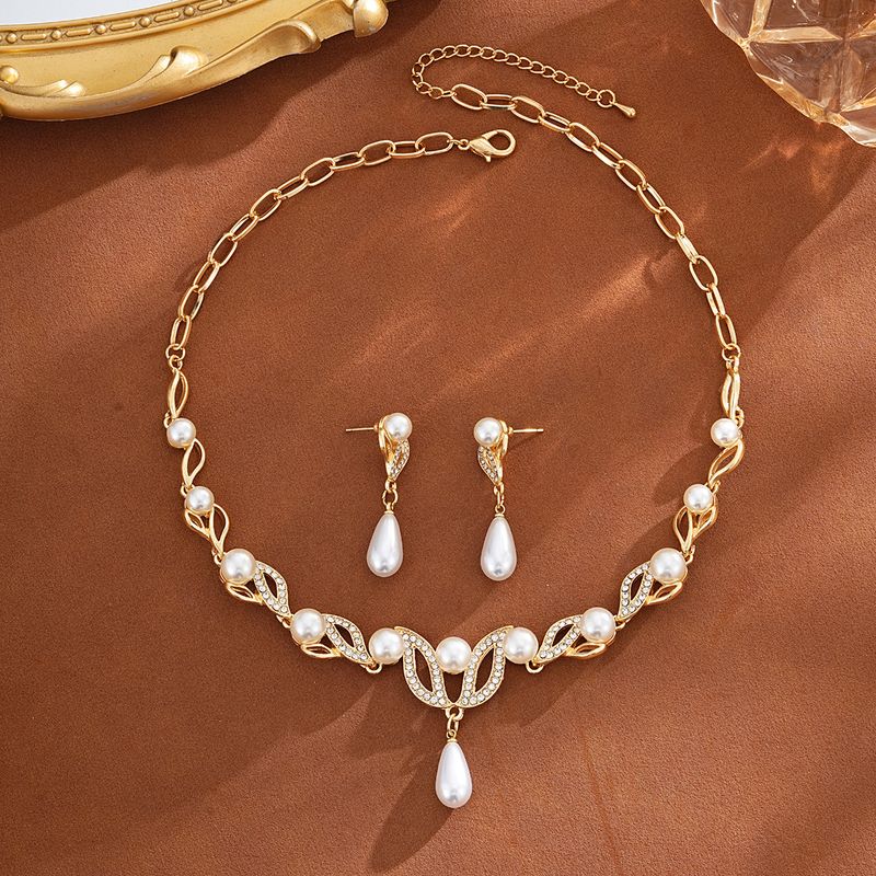 Collana e orecchini con perle a goccia d'acqua, set di accessori da sposa, temperamento alla moda, set da due pezzi da donna all'ingrosso_voghion.com