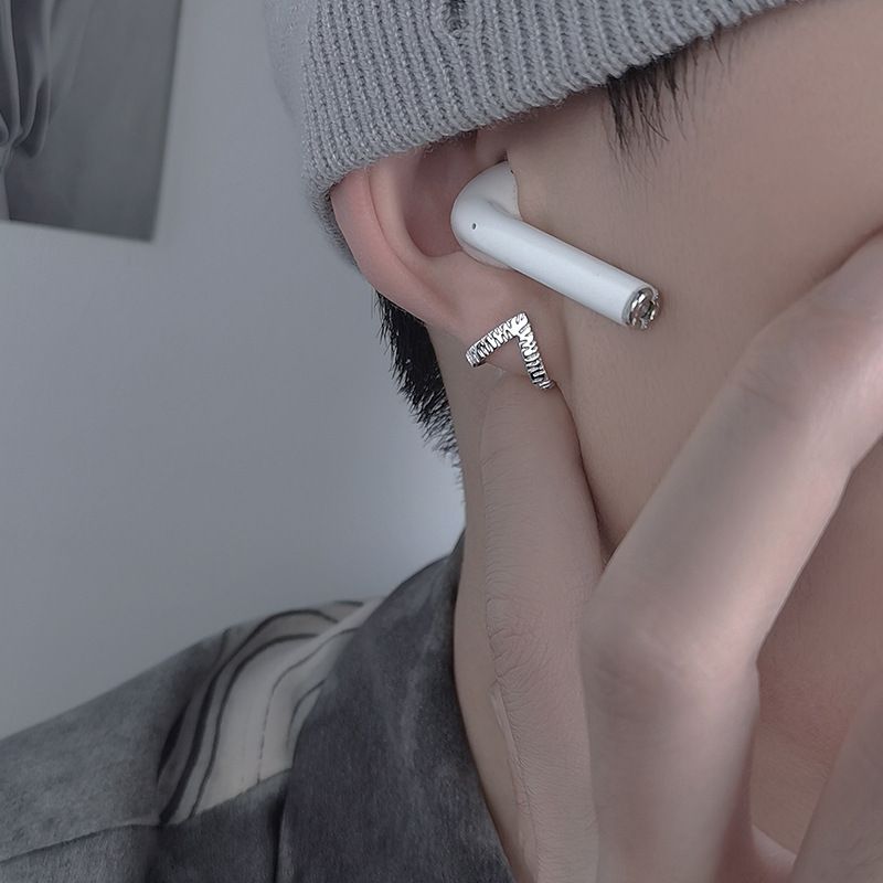 Orecchini di capra nera Xinqi per uomo, personalità alla moda, accessori per orecchie di nicchia in corno di pecora hip-hop, stile minimalista per studenti_voghion.com