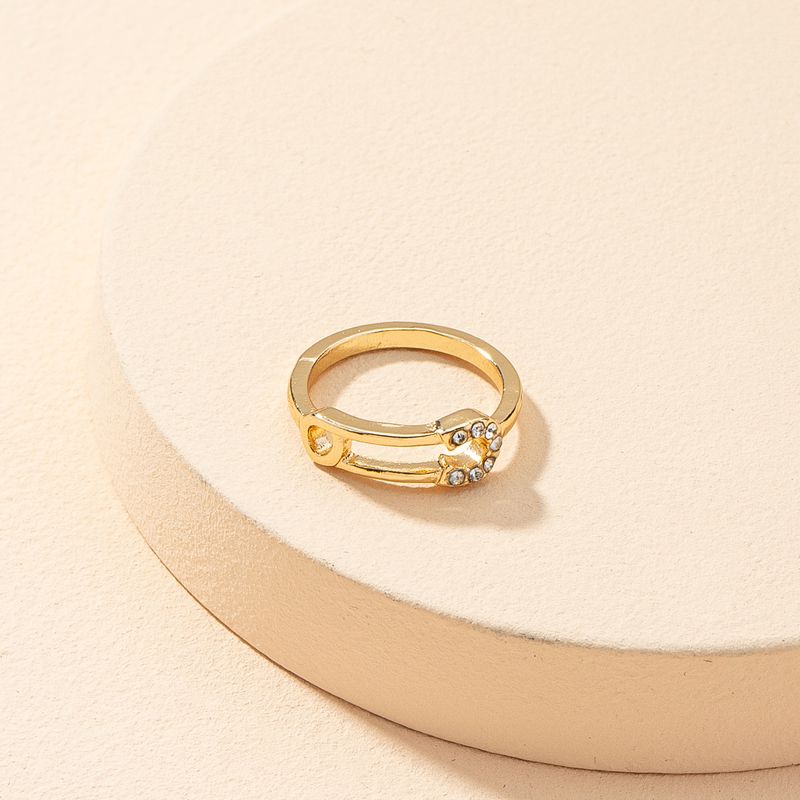 Spilla minimalista giapponese e coreana con cerchio semplice intarsiato con diamanti, lusso leggero, nicchia cubana, celebrità di Internet_voghion.com