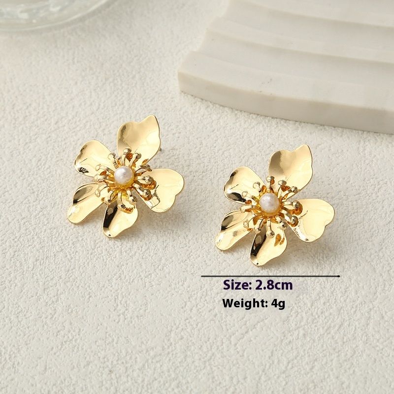 Design Sense Gold Simple Three-Dimensional Rose Flower Stud Earrings Jewelry_voghion.com