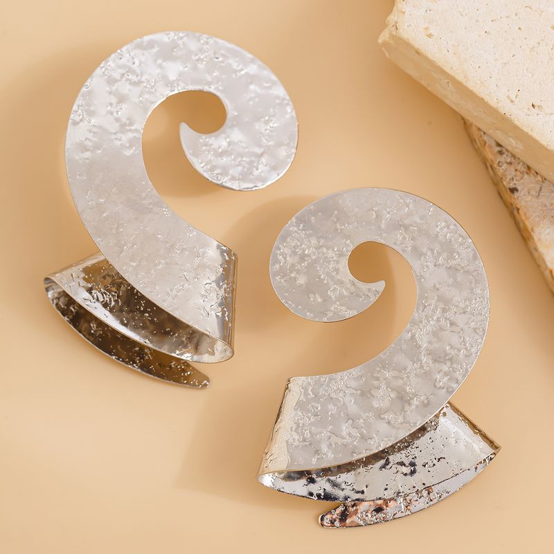 Personality metal geometric texture hollow earrings female irregular twisted glossy earrings earrings_voghion.com