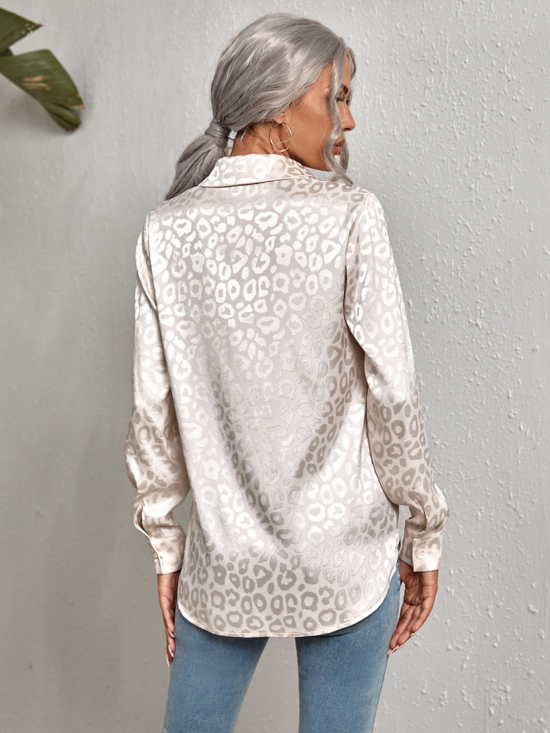 Camicia da donna a maniche lunghe con colletto aperto e bottoni, modello leopardato, modello 2025, in jacquard_voghion.com