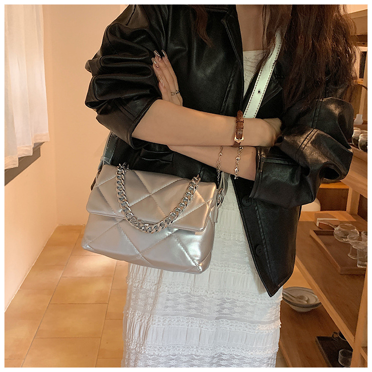 Borsa da donna New S a spalla singola Borsa a tracolla in argento squisito di fascia alta Borsa quadrata piccola con tracolla larga_voghion.com