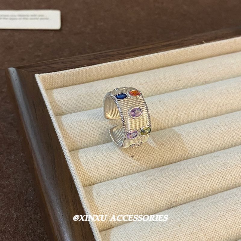 Neuer, geometrischer Ring mit Mikro-Einlage aus farbigem Zirkonia und breiter Öffnung, modisch und individuell, übertriebener Ring mit leichter Luxusqualität, High-End, vielseitig einsetzbar_voghion.com