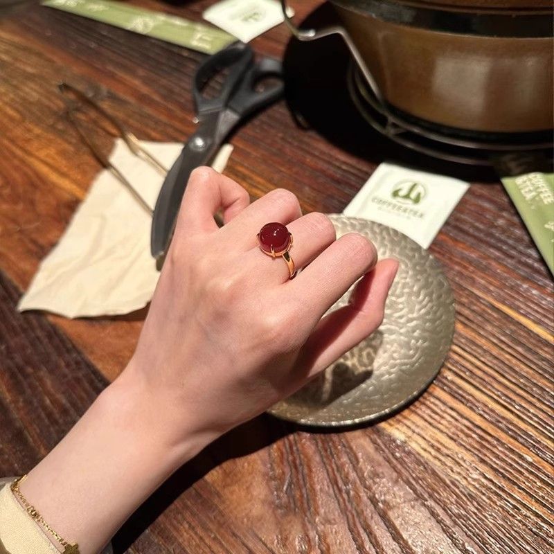 High-Value Versatile Red Agate Cabochon High-End Appearance Whitening Elegant Index Finger Ring For Women_voghion.com