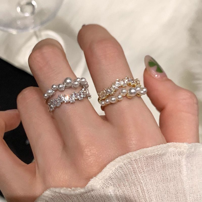 Anello aperto a doppio strato con perla e zircone bianco leggero e lussuoso per donna, squisito, alla moda, versatile, di nicchia e di alta gamma._voghion.com