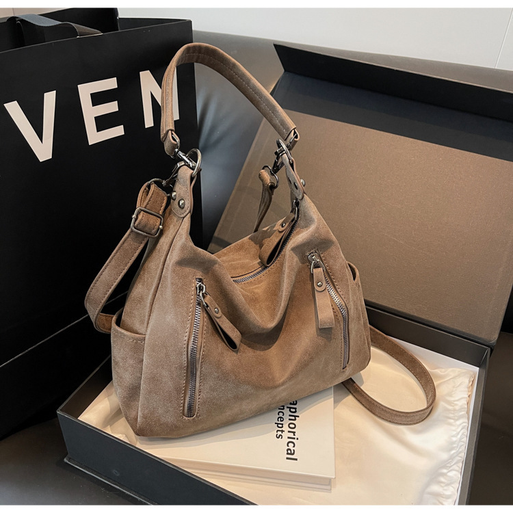 Sacs à bandoulière pour femme, avec une texture fine, pour les étudiantes en cours. Sac à bandoulière simple de grande capacité pour les déplacements quotidiens. Sacs fourre-tout._voghion.com