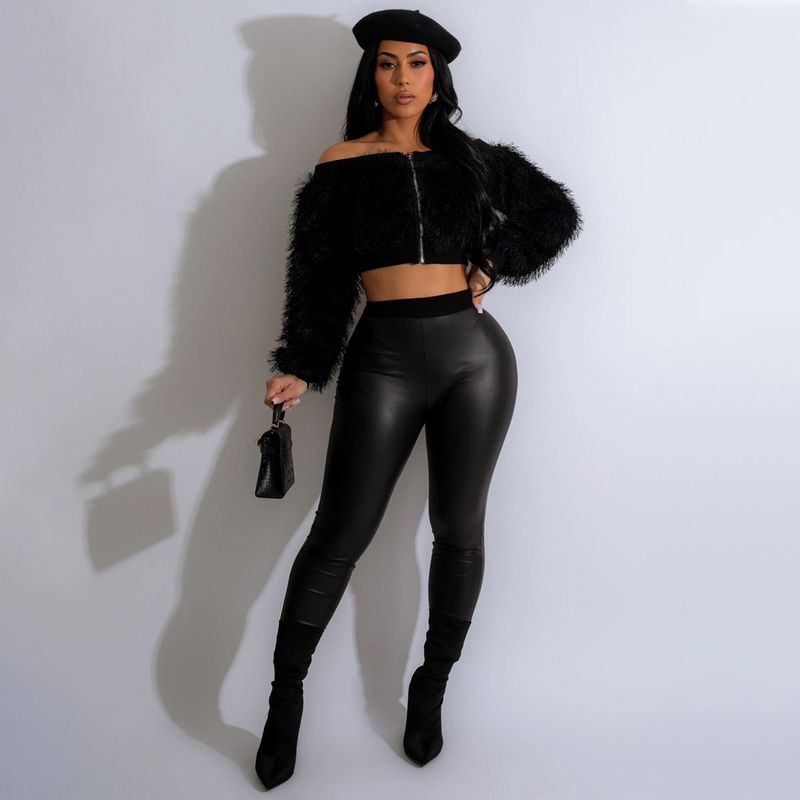 Damenbekleidung, modisches zweiteiliges Set aus einem One-Shoulder-Langarm-Plüsch-Kurzoberteil und schmaler Hose für Damen_voghion.com