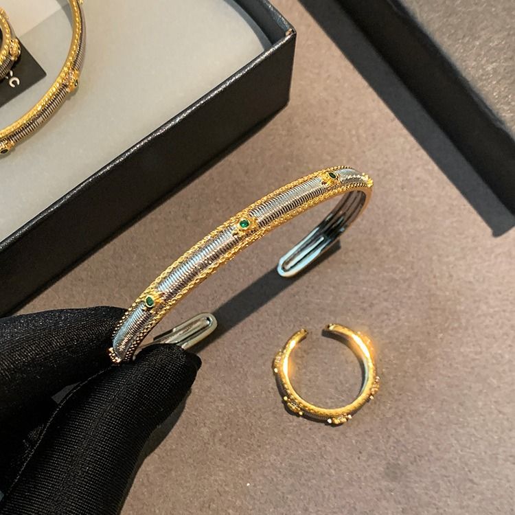 Antiker gebürsteter Smaragd-Zirkon-Ring für Frauen, leichtes, exquisites High-End-Armband, vielseitiges, schweres Handwerk_voghion.com