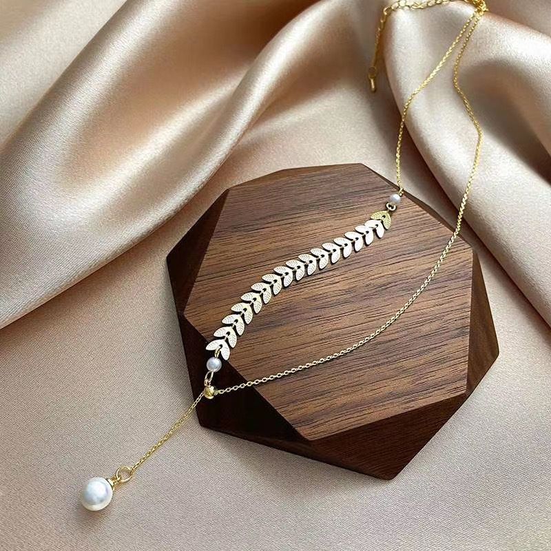 Chaîne de clavicule d'oreille de blé doré, tempérament rouge net, belle perle, pendentif, Style Ins, personnalité, collier asymétrique pour femme_voghion.com