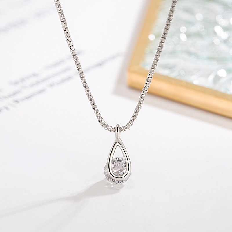 Collana con goccia d'acqua in zircone AAA, pendente da donna leggero e lussuoso, design semplice e di nicchia, in acciaio al titanio, con catena per clavicola_voghion.com