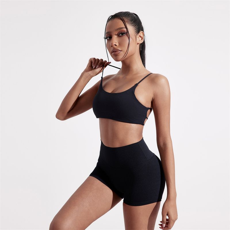 Summer Solid Color Yoga Set Two-Piece Sexy Back Cross Sports Bra + Barely There Tight-Fitting Three-Quarter Shorts_voghion.com