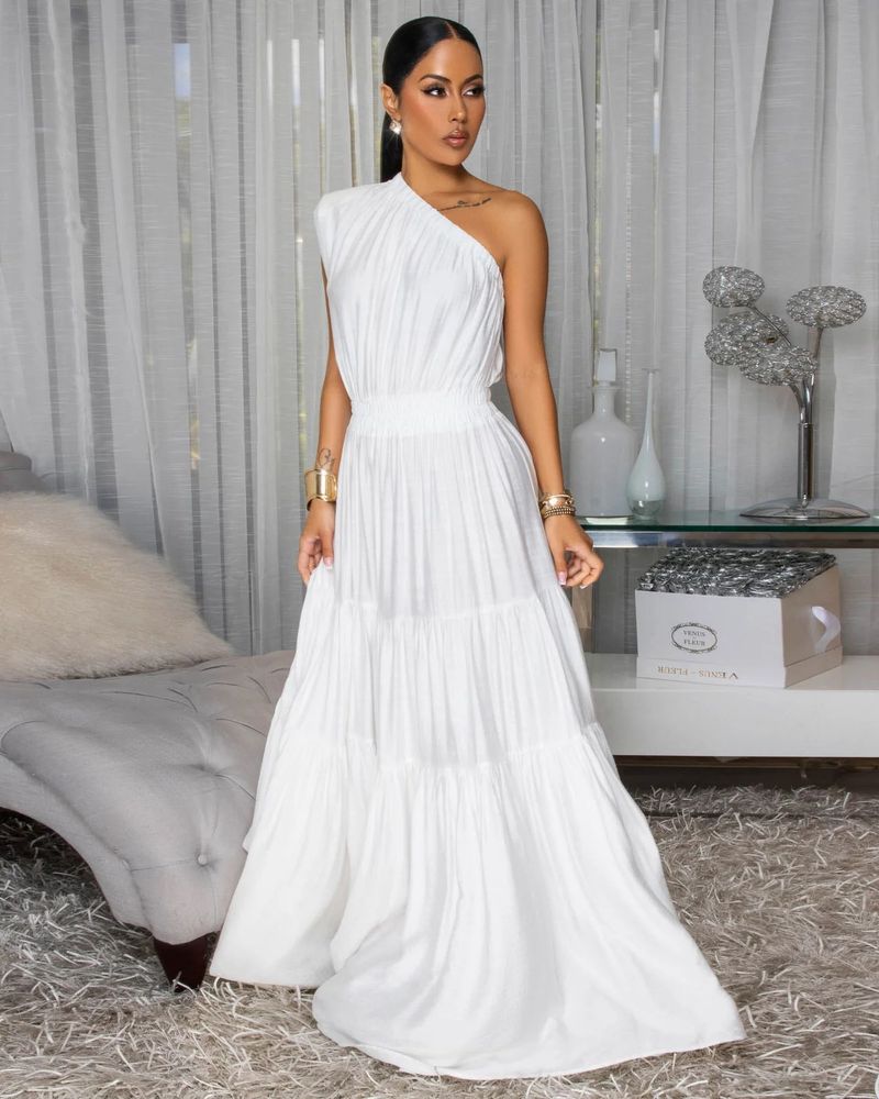 Abito elegante e comodo da donna con cuciture sulle spalle in tinta unita, nuovo stile per le vacanze al mare._voghion.com