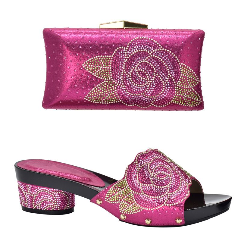 Sandali alla moda casual con tacco alto, modello a rombi con file di rose, testa rotonda, tutto in uno, con borsa_voghion.com