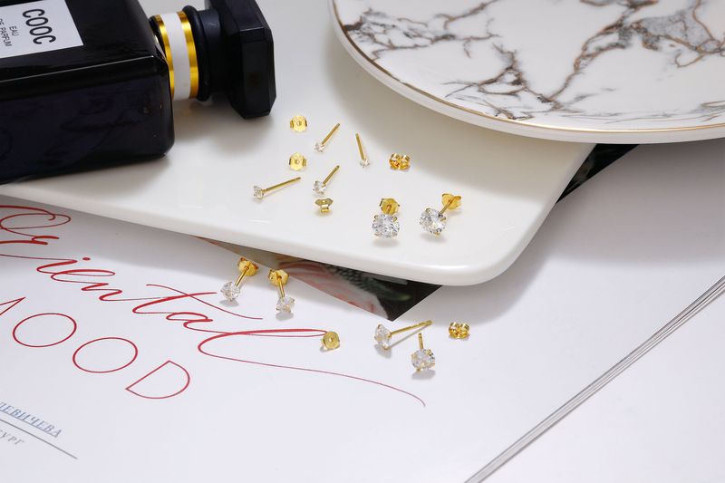 Orecchini in argento sterling S925 – Orecchini a bottone in zircone placcato oro a 4 griffe, accenti di diamanti INS, mini gioielli di tendenza_voghion.com