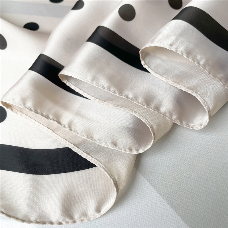 Sciarpa coreana a pois con onda di moda Sciarpa quadrata in seta imitazione da donna 90 cm Scialle con protezione solare da viaggio Autunno e_voghion.com