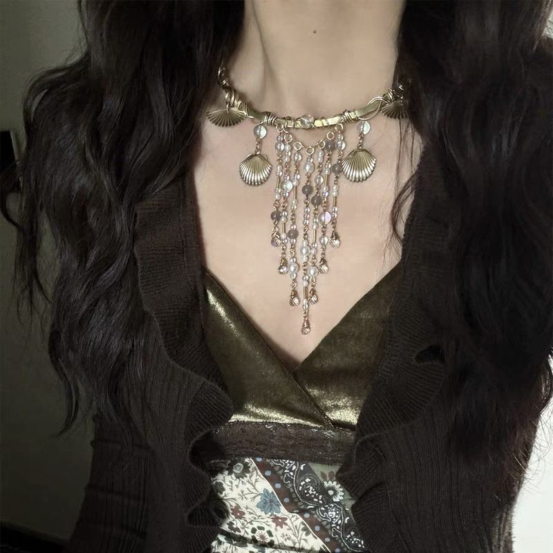 Multi-element Pendant Necklace Gold Goddess Temperament Niche High-end Design Jewelry_voghion.com