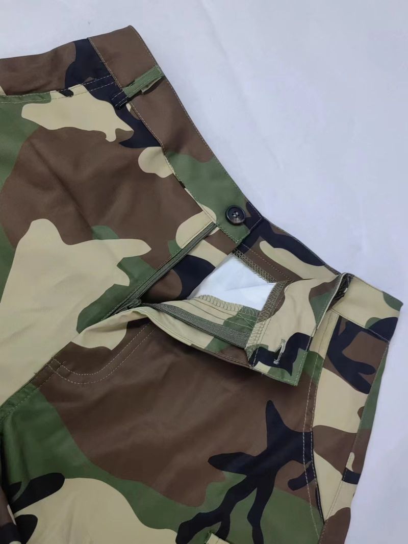 Vêtements pour femmes, short de travail à imprimé camouflage avec poches plaquées et coutures_voghion.com