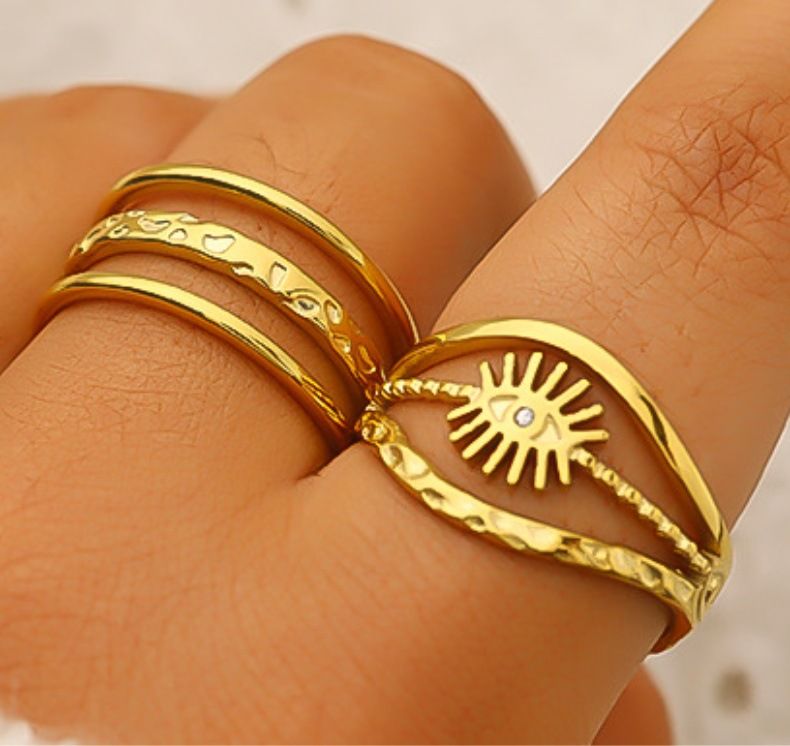 Anello di tendenza irregolare in stile corte francese che non sbiadisce Anello aperto in acciaio al titanio placcato in oro K da donna_voghion.com
