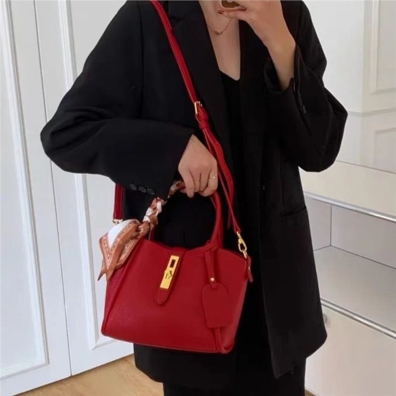 Women's Large Capacity Bucket Women 2025 New Crossbody Handbag Red Bride Wedding Bag_voghion.com