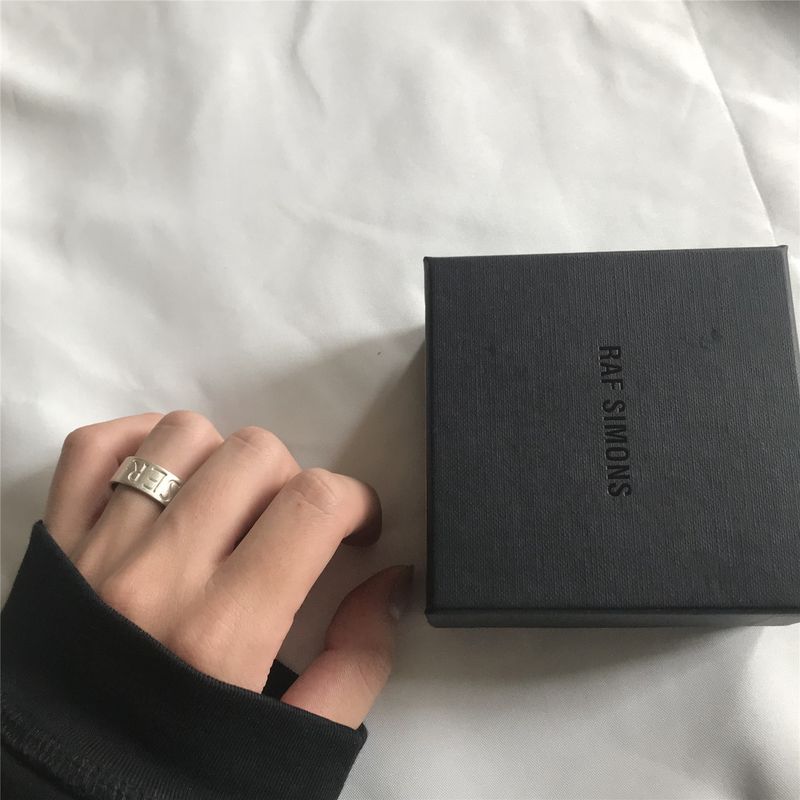 Coppia di lettere Cloer S per donne, alla moda, leggere, di lusso, personalizzate, con design a forma di cuore inciso in argento e indice._voghion.com
