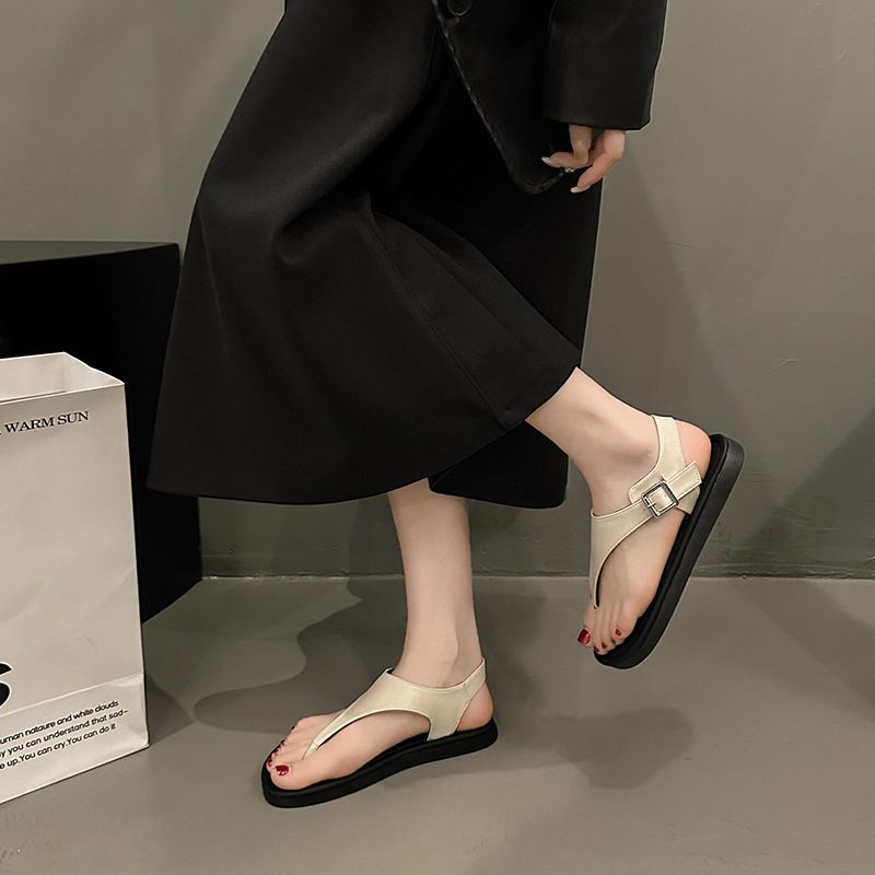 Flache Sandalen für den Sommer 2025 mit koreanischen Nischendesigns und Römern. Modisch, vielseitig, lässig, für jeden Tag_voghion.com