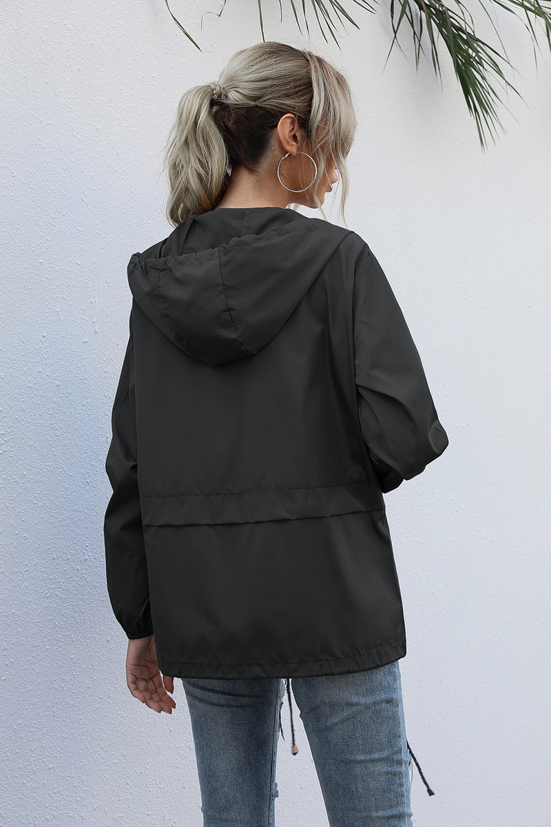 Chaqueta impermeable ligera con capucha y cremallera para mujer para senderismo al aire libre, disponible en stock_voghion.com
