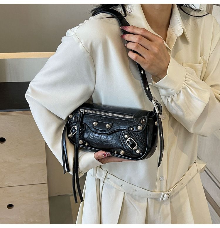 Séiss Cool Hot Girl Motorrad 2024 Summer Neie Stil Ënneraarm Hand Grip Muster Handtasche Personaliséiert Niet Schëllertasche_voghion.com