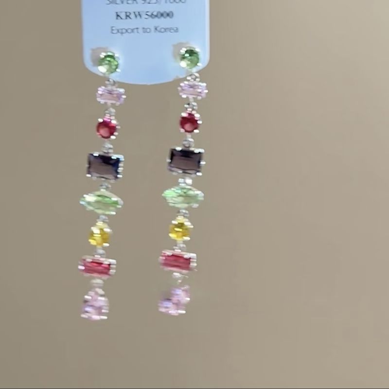 Orecchini versatili di alta moda di lusso con nappa di cristallo e fiore di diamanti intarsiati con ago d'argento_voghion.com