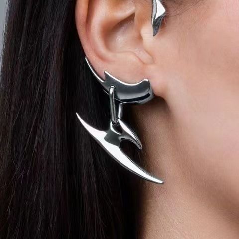 Orecchini Kayi in stile cyberpunk europeo e americano, senza piercing, stile hip hop, dolce e cool, a forma di freccia, con clip per orecchio a forma di pugnale._voghion.com