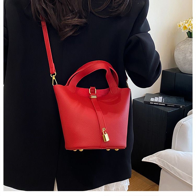 2025 New Fashion Handheld Basket Women's Bucket Trendy Crossbody Bag Simple Casual Large Capacity_voghion.com