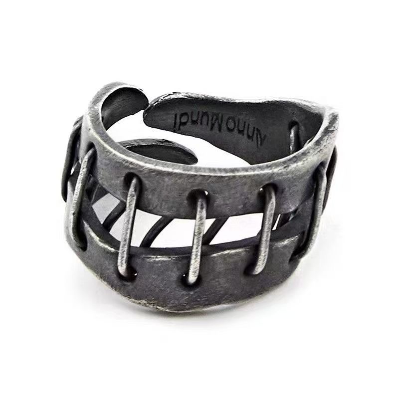 Bague vintage au design irrégulier et au style sombre, ornée d'un nœud artisanal imposant, inspirée du hip-hop et idéale pour les doigts et les mains._voghion.com