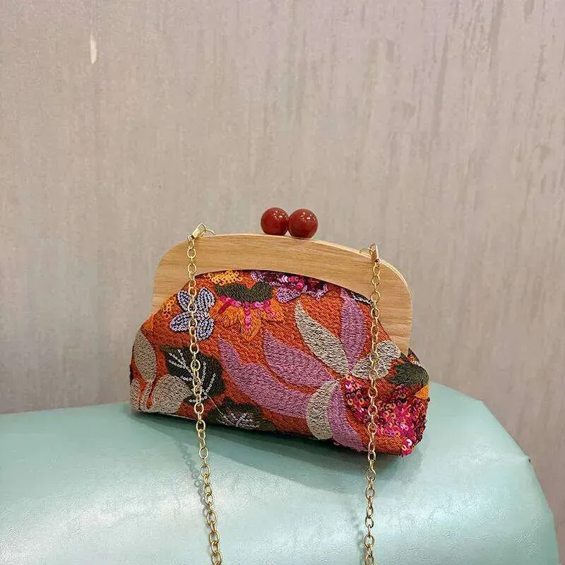 Borsa a tracolla da donna con paillettes, tracolla in legno con applicazioni floreali, ricamo a conchiglia, tessuto da spiaggia_voghion.com