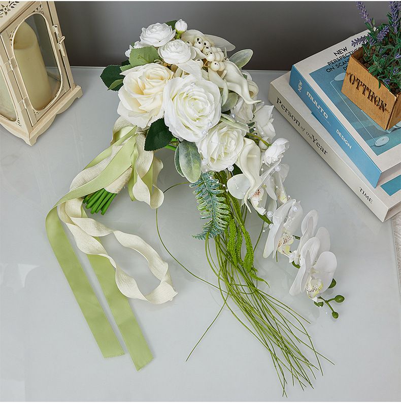 Ramo de novia para boda con cascada y gotas de agua, flores artificiales blancas frescas simuladas_voghion.com