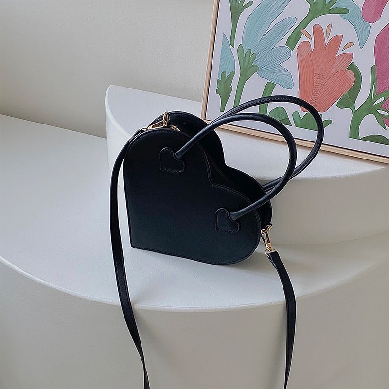 Niche Love Bag fir Meedercher Nei Modesch an Einfach Handtasche Retro Schwaarz Single Shoulder Crossbody Bag_voghion.com