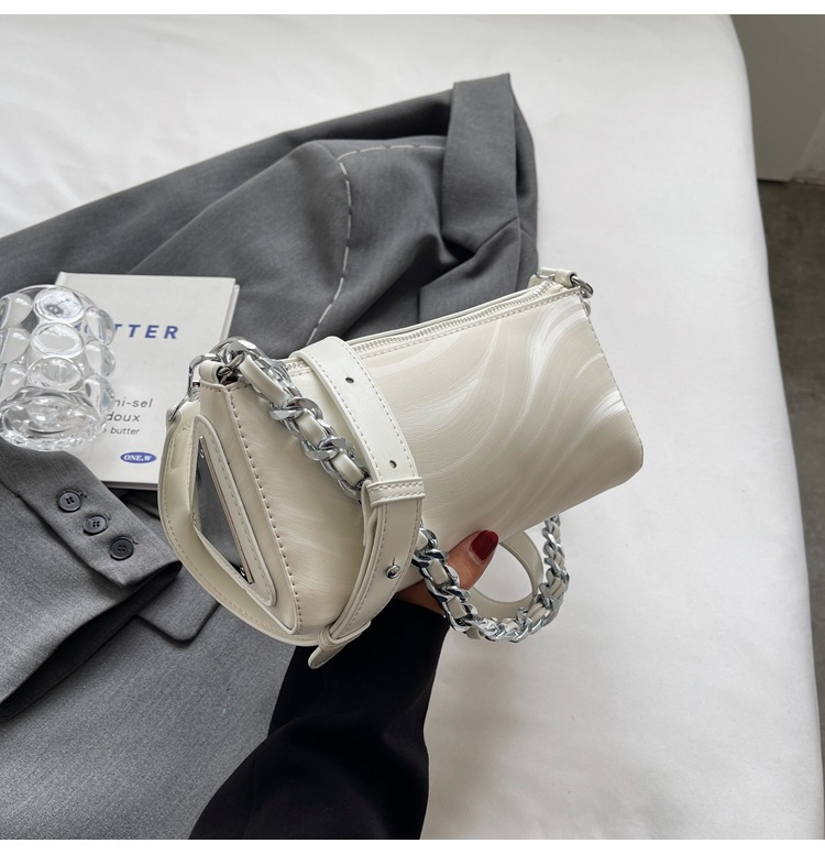 Borsa triangolare Borsa a tracolla da donna di fascia alta di nuova moda 2023 Borsa a catena dalla personalità versatile dal design di nicchia_voghion.com