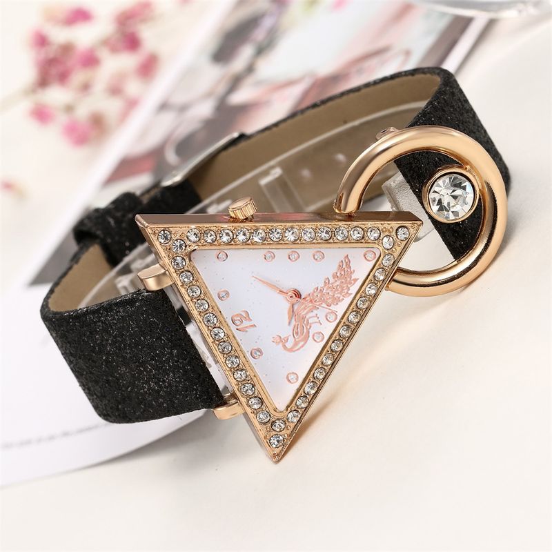 Unisex tillbehör inverterad triangel diamant frostat läder påfågelurtavla dam modeklocka casual smyckesset_voghion.com