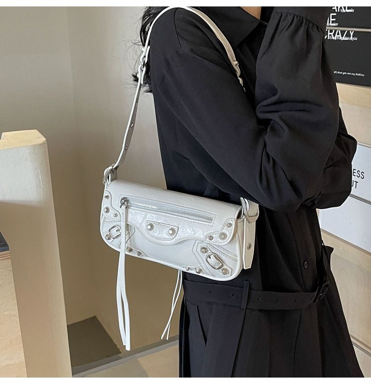 Séiss Cool Hot Girl Motorrad 2024 Summer Neie Stil Ënneraarm Hand Grip Muster Handtasche Personaliséiert Niet Schëllertasche_voghion.com