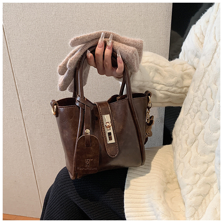 Borsa da donna nuova Borsa a secchiello portatile di fascia alta Modello in pelle alla moda Borsa da donna per pendolari Borsa a tracolla monospalla retrò di grande capacità_voghion.com