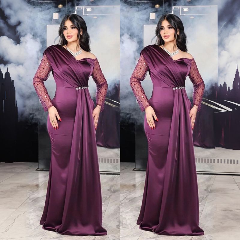 Abito da sera da damigella d'onore elegante con pieghe in pizzo e scollo a V sottile, da donna_voghion.com