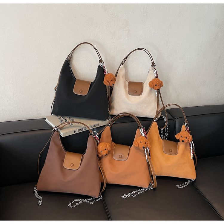 This year's popular large capacity spliced multifunctional shoulder bag 2024 trend three types of back method chain_voghion.com