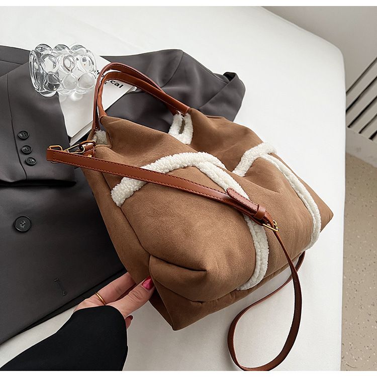 2024 lamb wool splicing mother child feminine temperament, autumn and winter single shoulder crossbody bag, plush_voghion.com