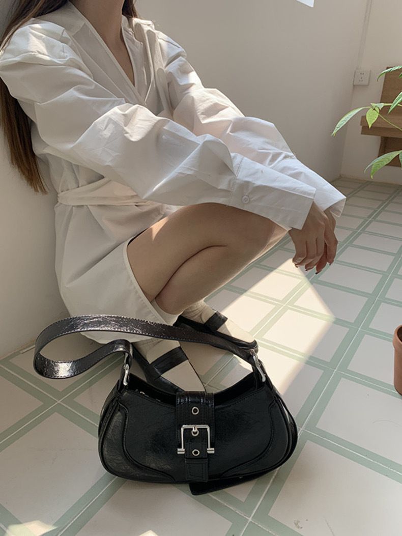 2024 crescent shaped shoulder crossbody with niche design, women's autumn new underarm bag for commuting fashion_voghion.com