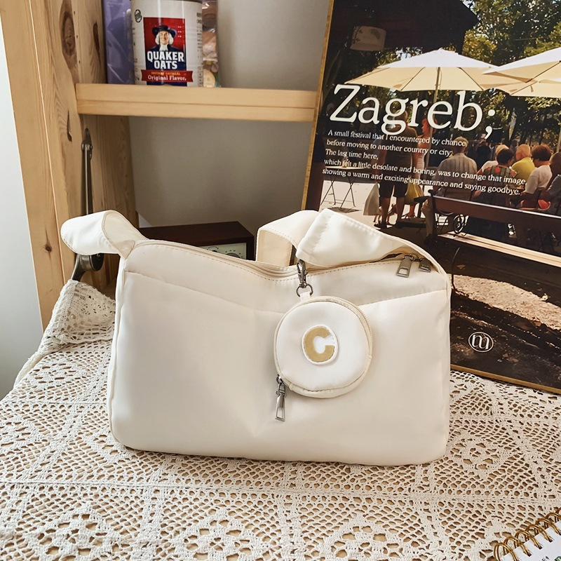 Bolso de Material de tela de nailon para mujer, nuevo diseño de nicho, diseño de banda ancha, bandolera de un hombro, bolso de bola de masa para mujer_voghion.com