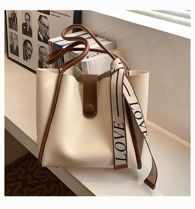 Large capacity spring for women in 2024, new and trendy single shoulder with a stylish texture, tote bag_voghion.com