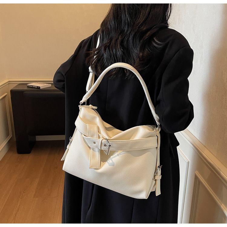 Sac fourre-tout tendance pour femme, grande capacité, en PU souple, avec fermeture éclair, pour un usage quotidien, disponible en noir, beige, marron et argent._voghion.com