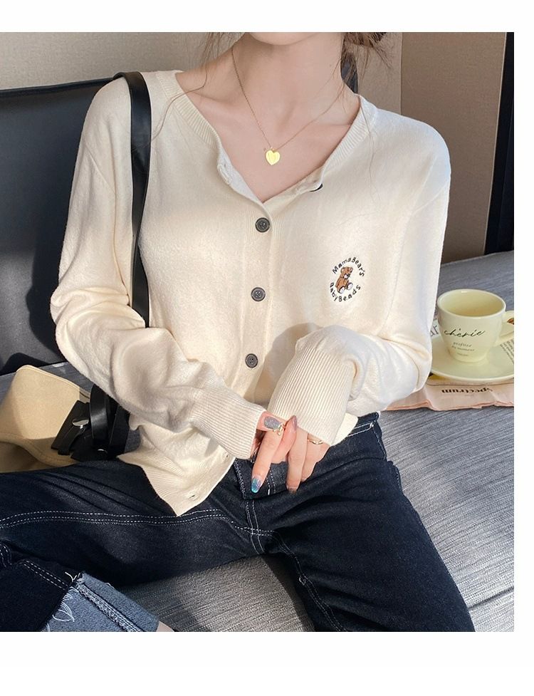 Knitted cardigan for autumn winter 2024, paired with a long sleeved top, loose luxurious, stylish and versatile, slim_voghion.com