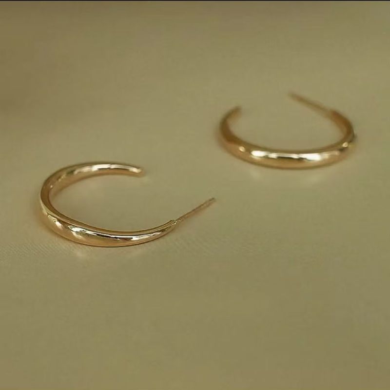 Nuova tendenza moda minimalista color oro, orecchini a cerchio semplici, versatili ed eleganti di alta qualità per le donne_voghion.com