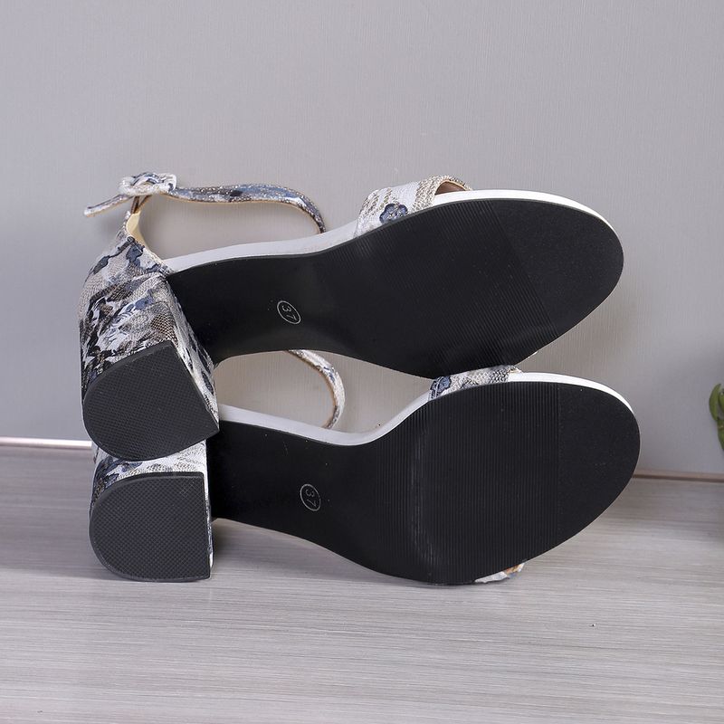 Grenzüberschreitende große römische Sandalen im europäischen und amerikanischen Stil für Damen im Sommer 2024. Neue Sandalen mit dicker Sohle und Keilabsatz und bedruckter Schnalle_voghion.com